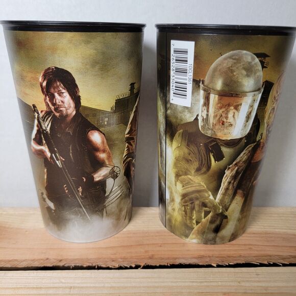 Set of 2 The Walking Dead Plastic Cups: Walkers & Heroes - Picture 3 of 7